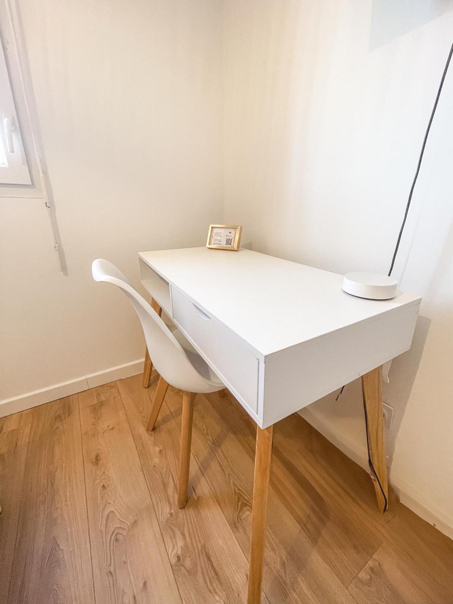 Chambre moderne et équipée chez Patricia et Roger Jacou Esterno foto